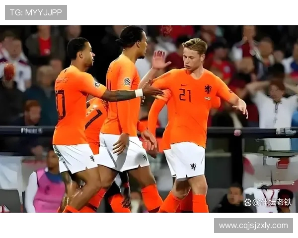 世预赛：希曼斯基神仙球 + 助攻，波兰 2-0 立陶宛