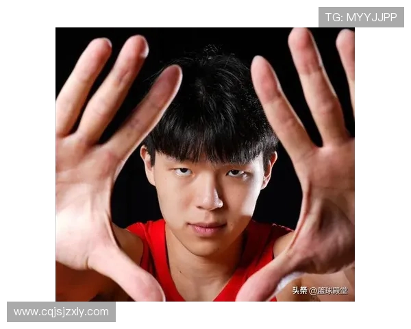 杨瀚森 17 分钟 16 分后撸串:女友作伴,开拓者队友跟着学中文 杨瀚森 17 分钟 16 分后撸串:女友作伴,开拓者队友跟着学中文