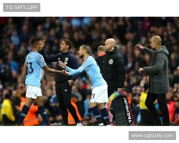 瓜帅怒批红牌判罚,米克尔力挺裁判:刘易斯抬脚动作引争议 瓜帅怒批红牌判罚,米克尔力挺裁判:刘易斯抬脚动作引争议