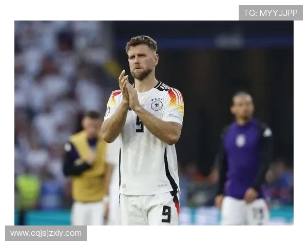 米兰锋线新援建议签国家队队友 热那亚铁卫明确表态:我哪儿也不去(1) 米兰锋线新援建议签国家队队友 热那亚铁卫明确表态:我哪儿也不去(1)